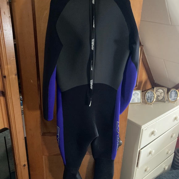 Bare Wetsuit - Picture 3 of 4